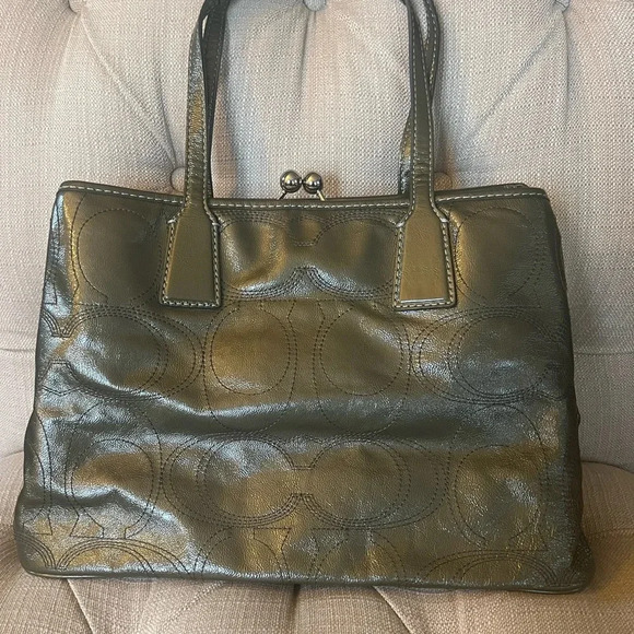 COACH NEW Carryall Signature Patent Kisslock Purse Bag Shoulder Handbag - Picture 4 of 10